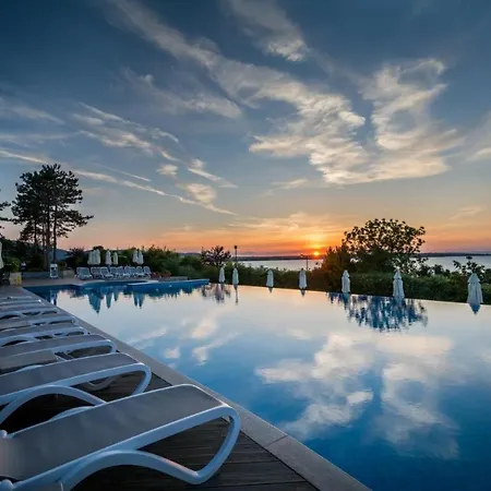 Santa Marina Holiday Village Apartment, شقة *